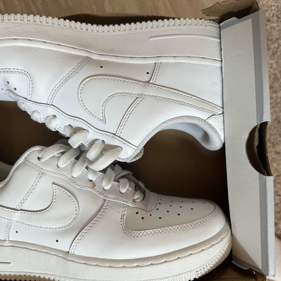 Niki Air Force woman’s size 7 - Picture 3 of 5